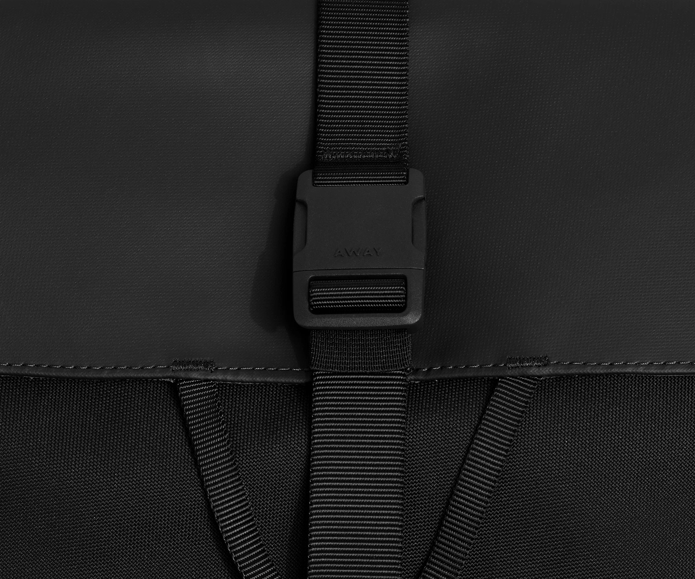 Active Hanging Toiletry Bag in Jet Black - Image 4