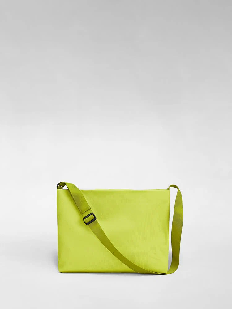 Active Messenger 16L in Atomic Celery - Image 9