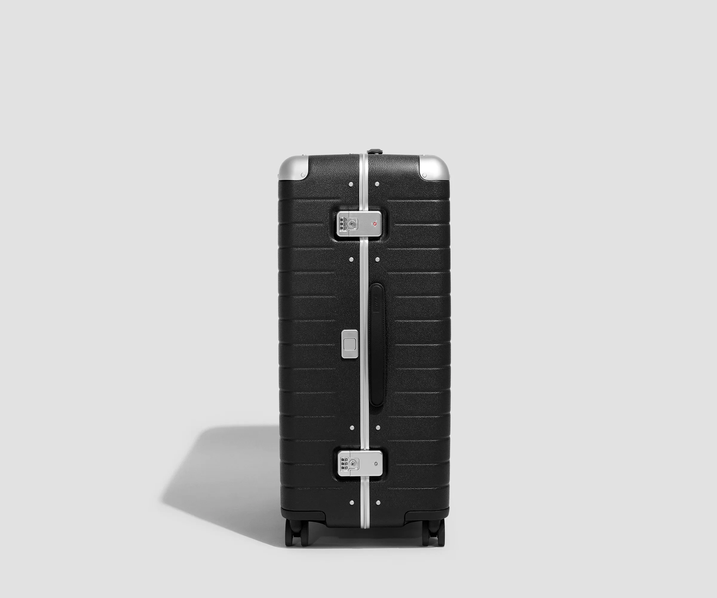 The Aluminum Edge Large in Jet Black - Image 3