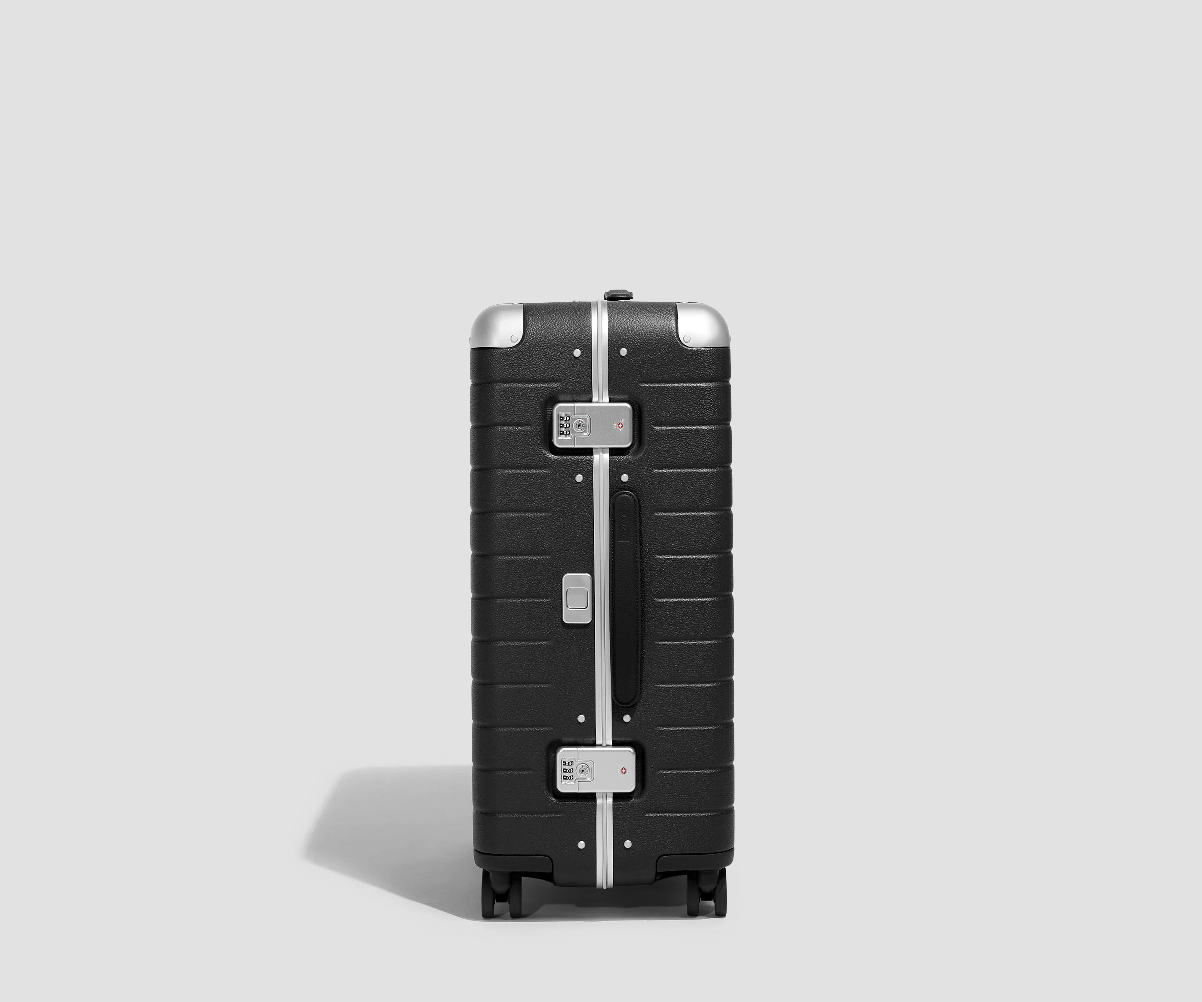 The Aluminum Edge Medium in Jet Black - Image 3