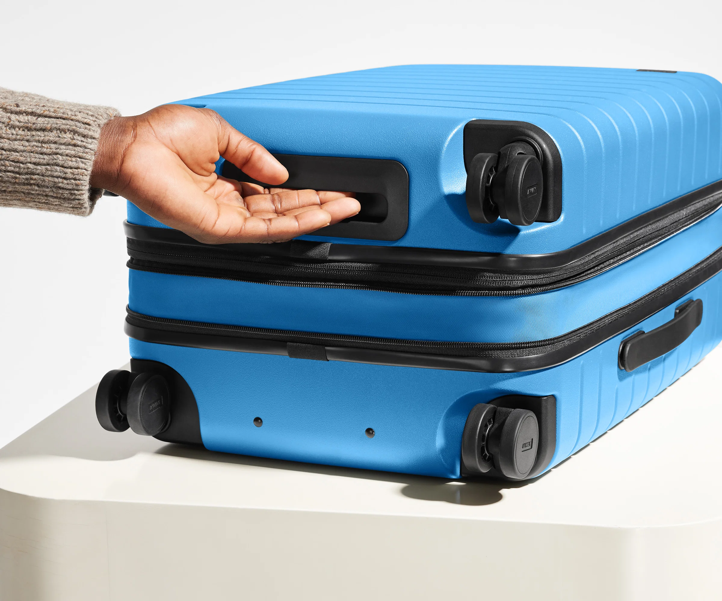 The Bigger Carry-On Flex in Splash Blue - Image 6