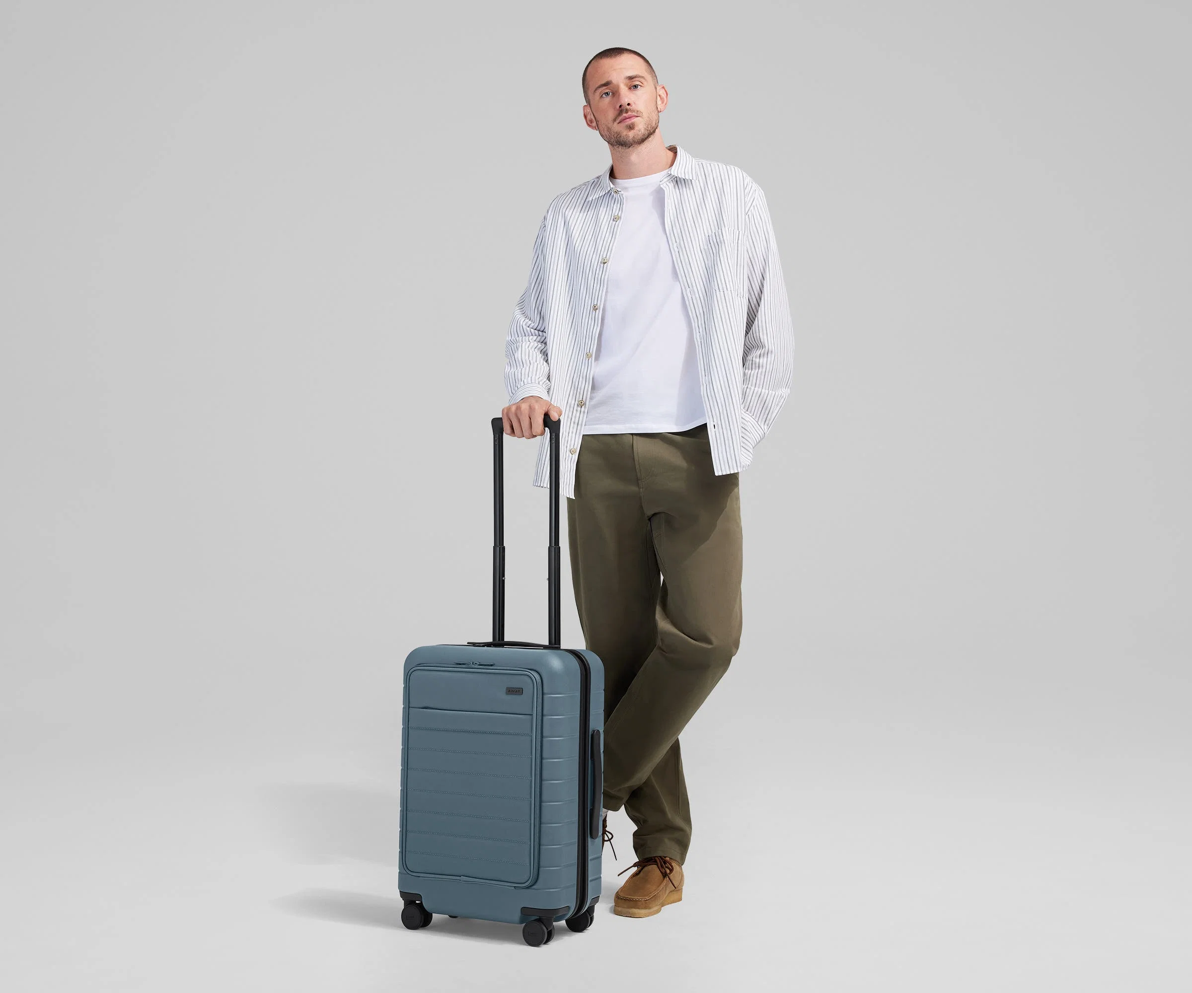 The Executive Bigger Carry-On in Coast Blue - Image 4