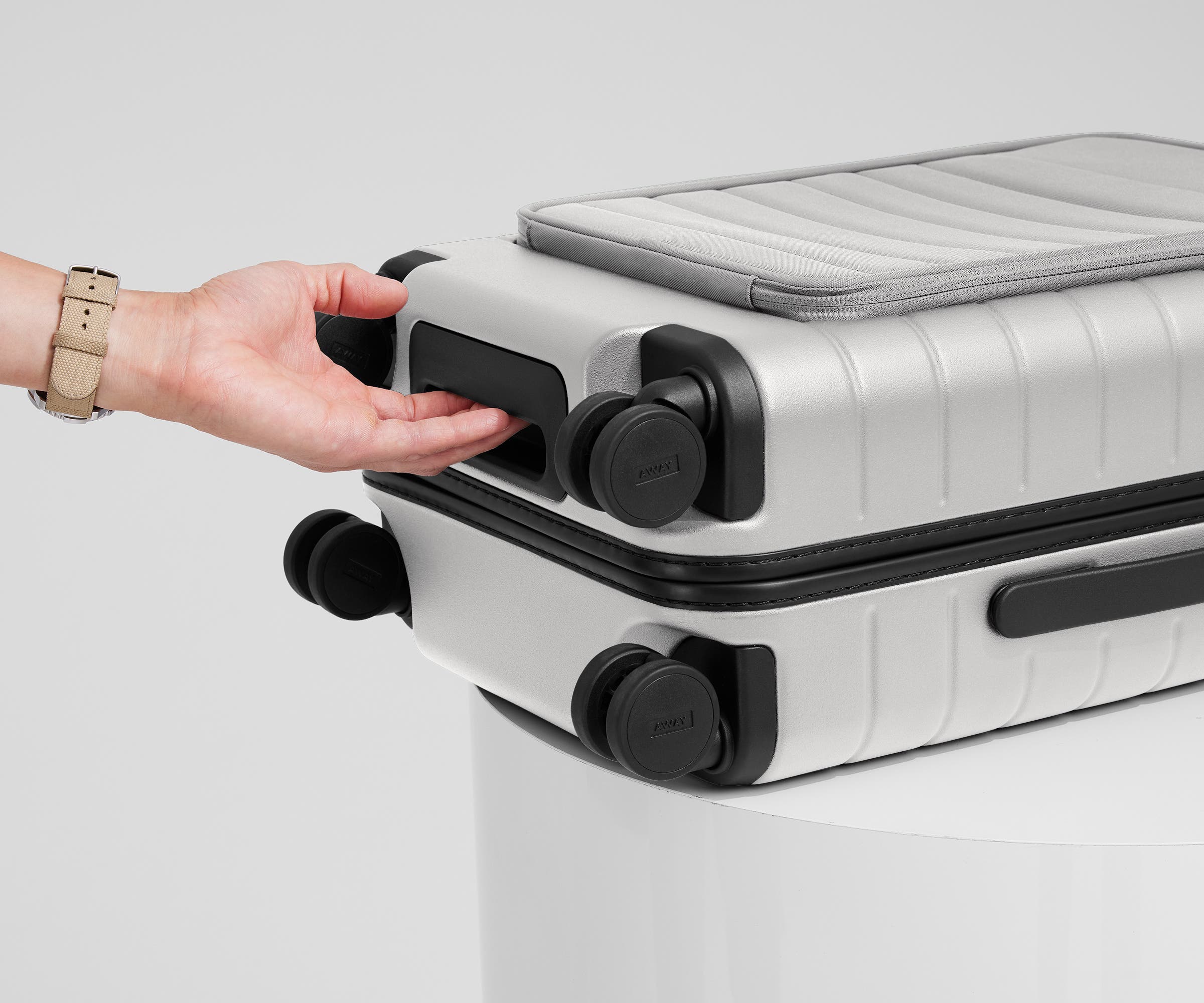 The Executive Carry-On in Cloud Gray - Image 11