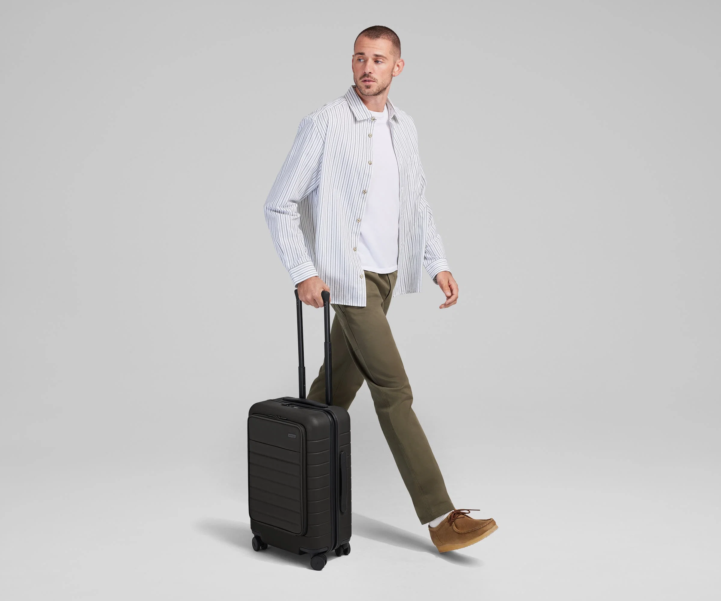 The Executive Carry-On in Jet Black - Image 4