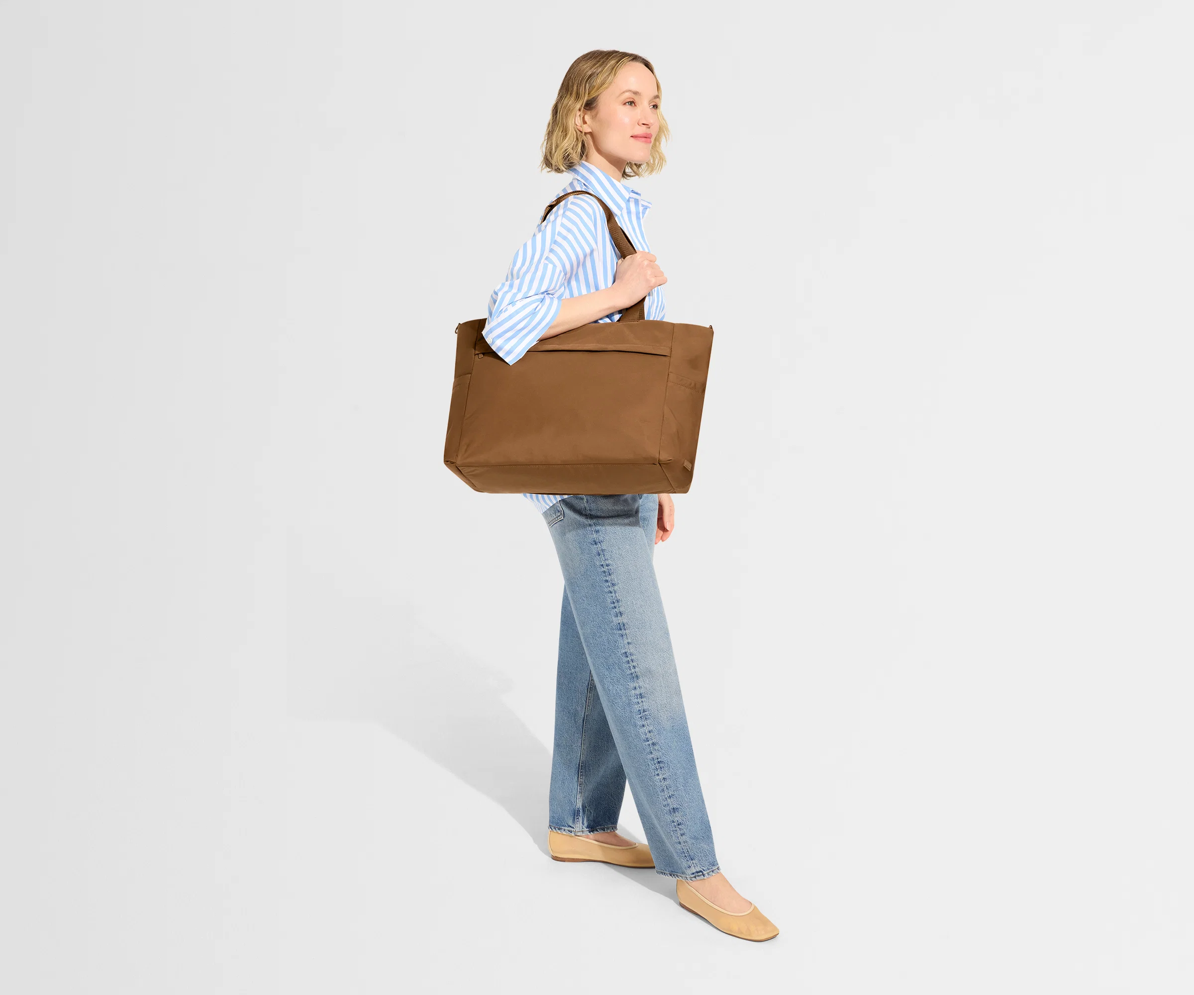 Featherlight Diaper Tote in Amaro Brown - Image 4