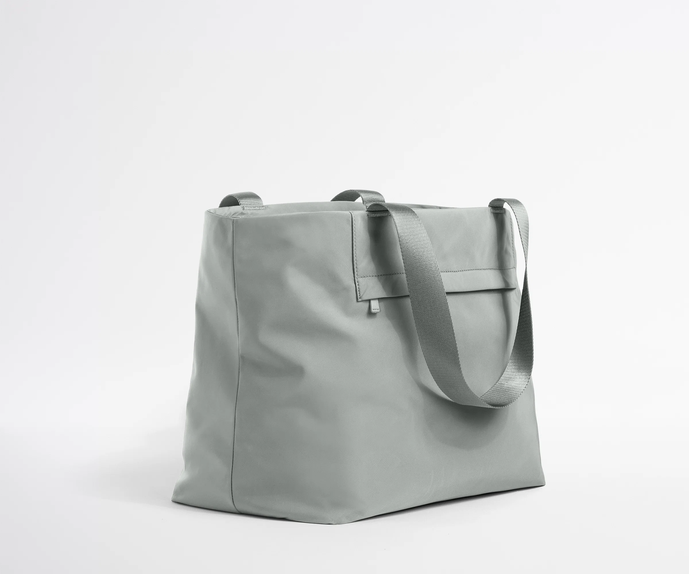 Featherlight Tote in Nordic Gray - Image 2