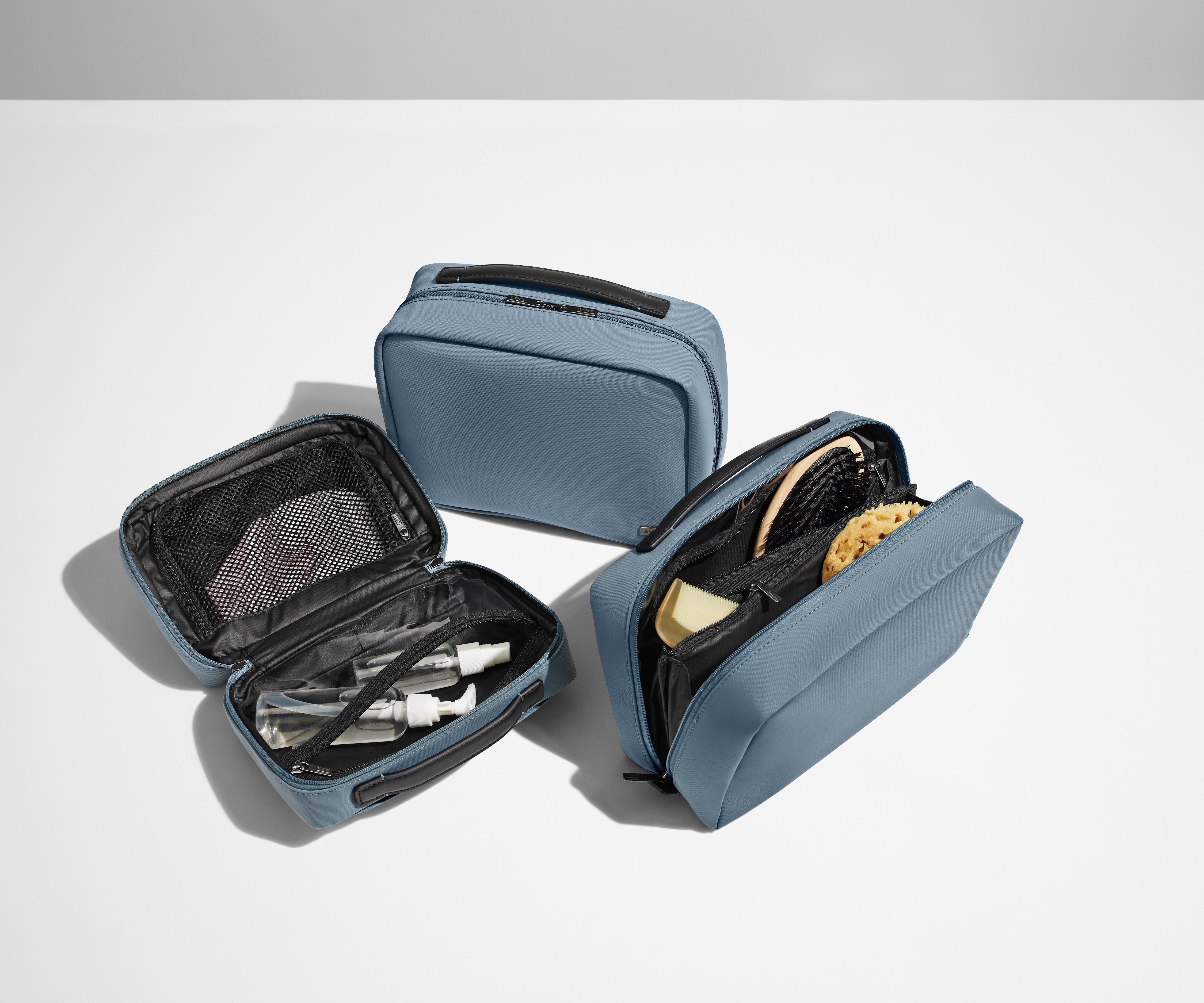 The Large Toiletry Bag in Coast Blue - Image 6