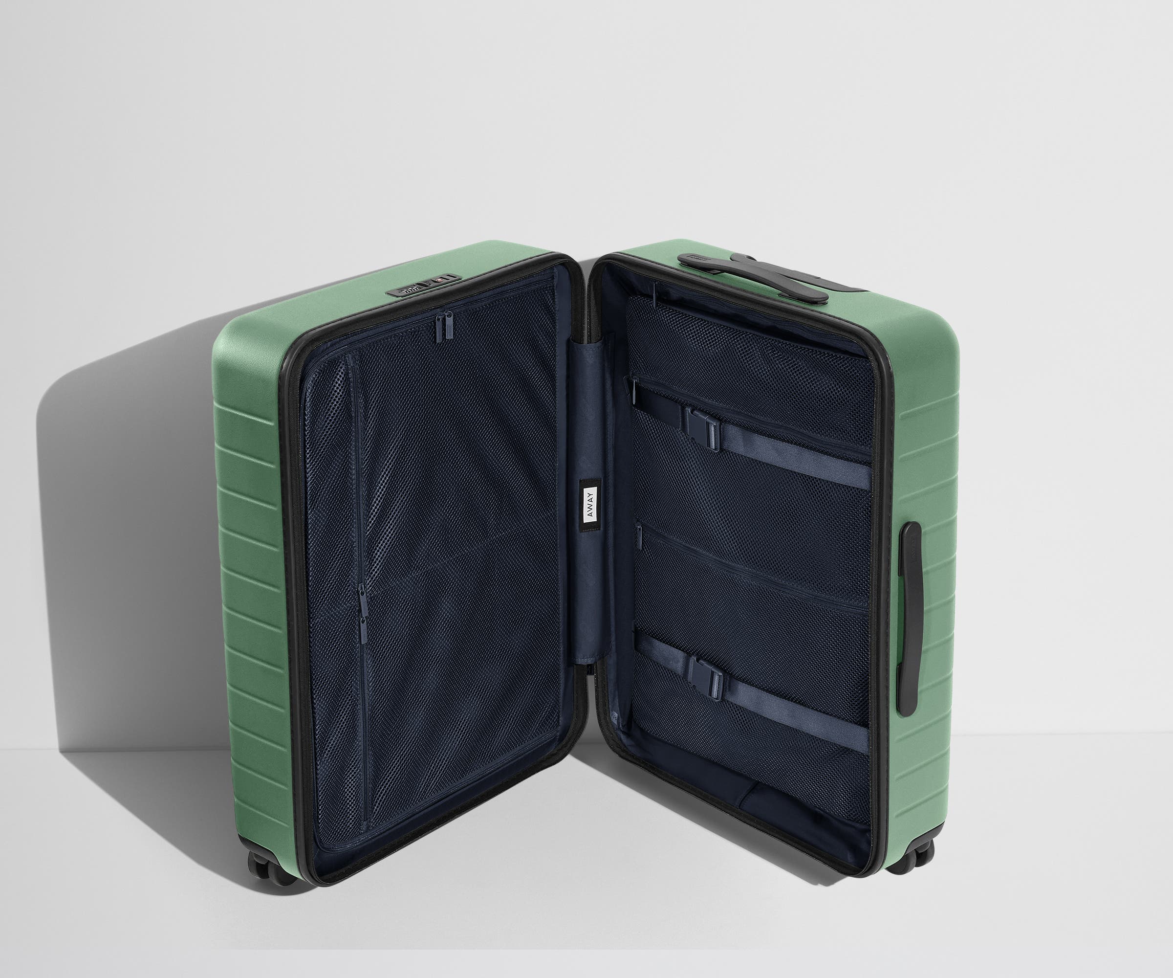 The Medium in Sea Green - Image 9