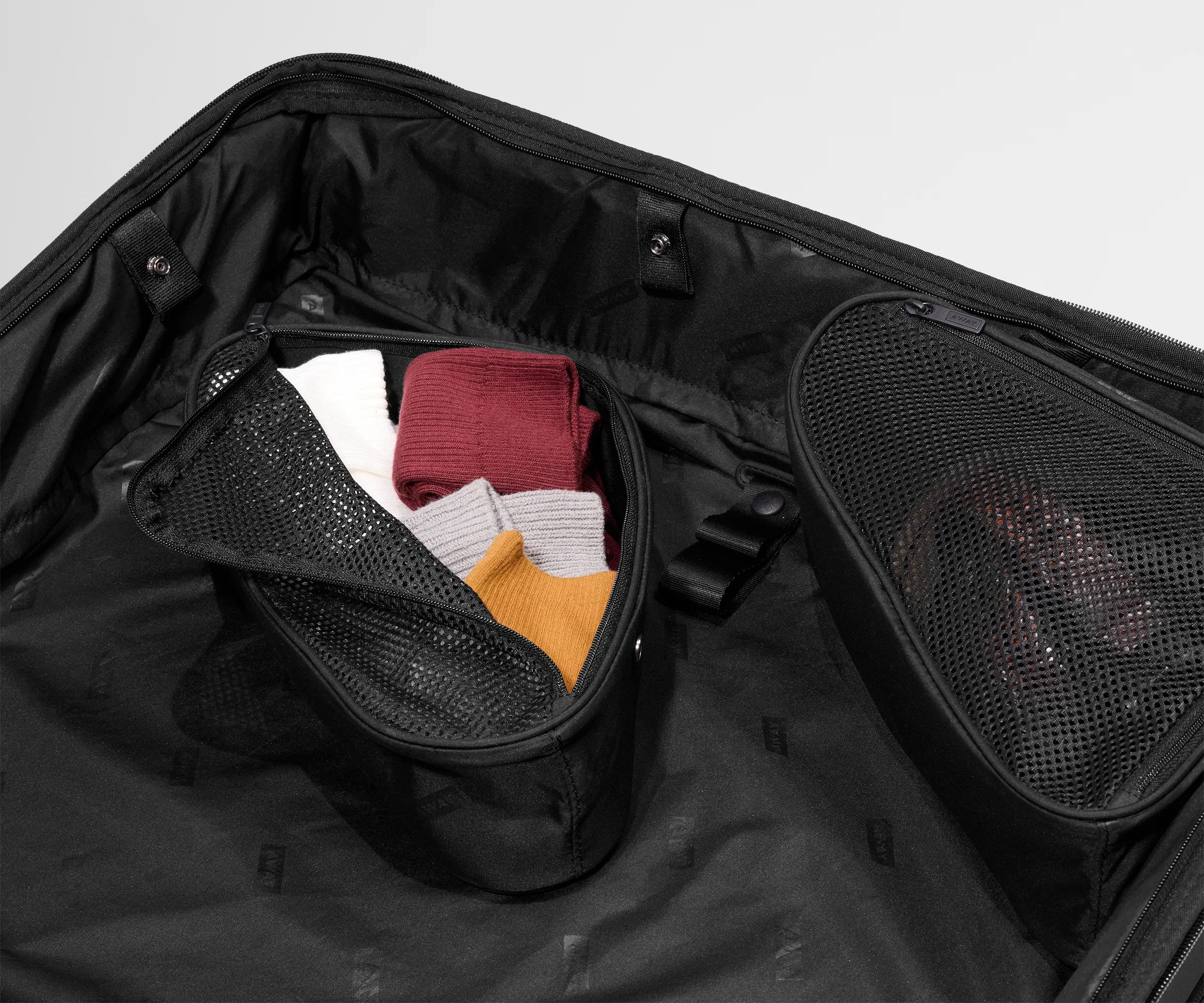 Softside Garment Roller in Jet Black - Image 6