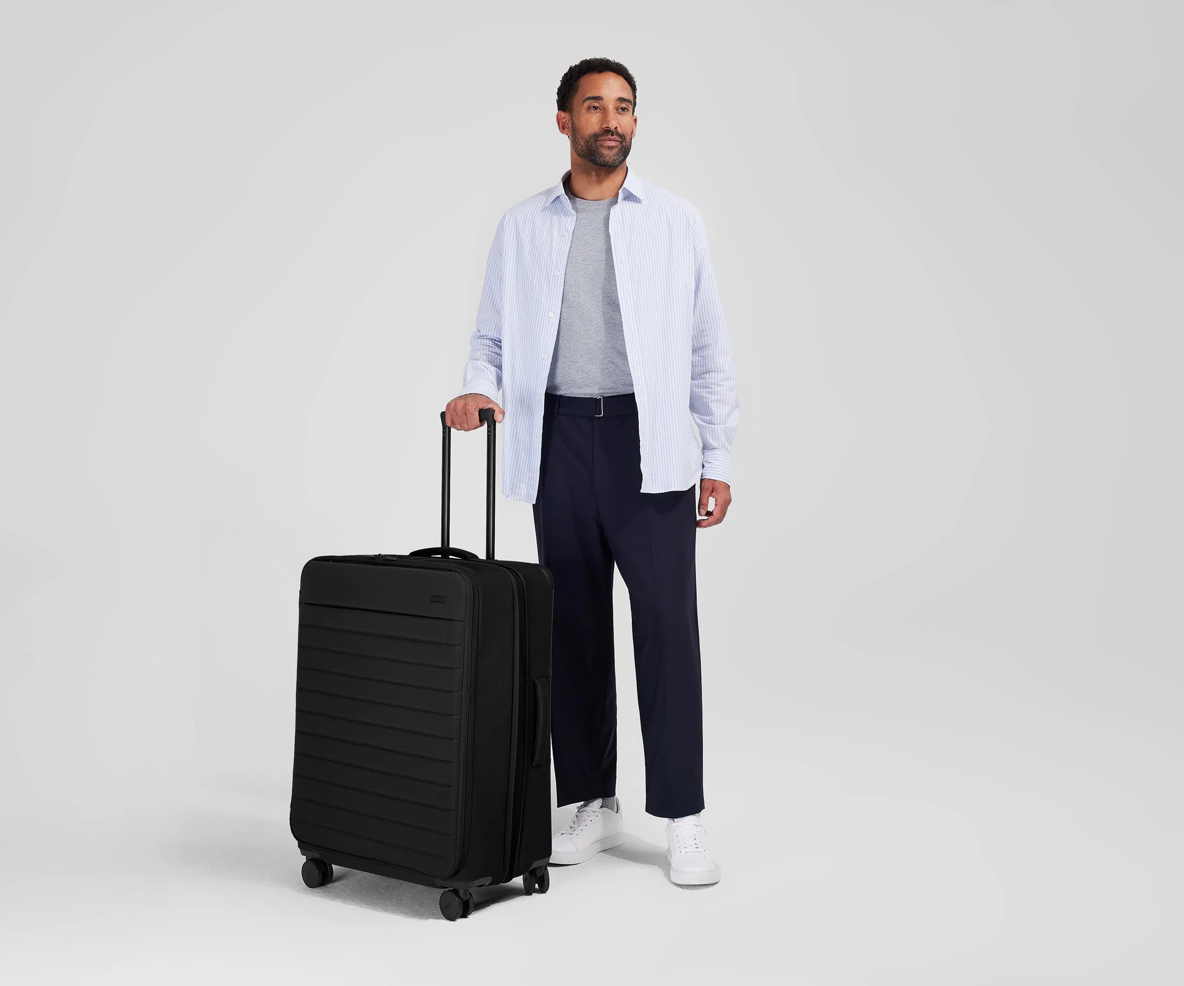 Softside Large in Jet Black - Image 4