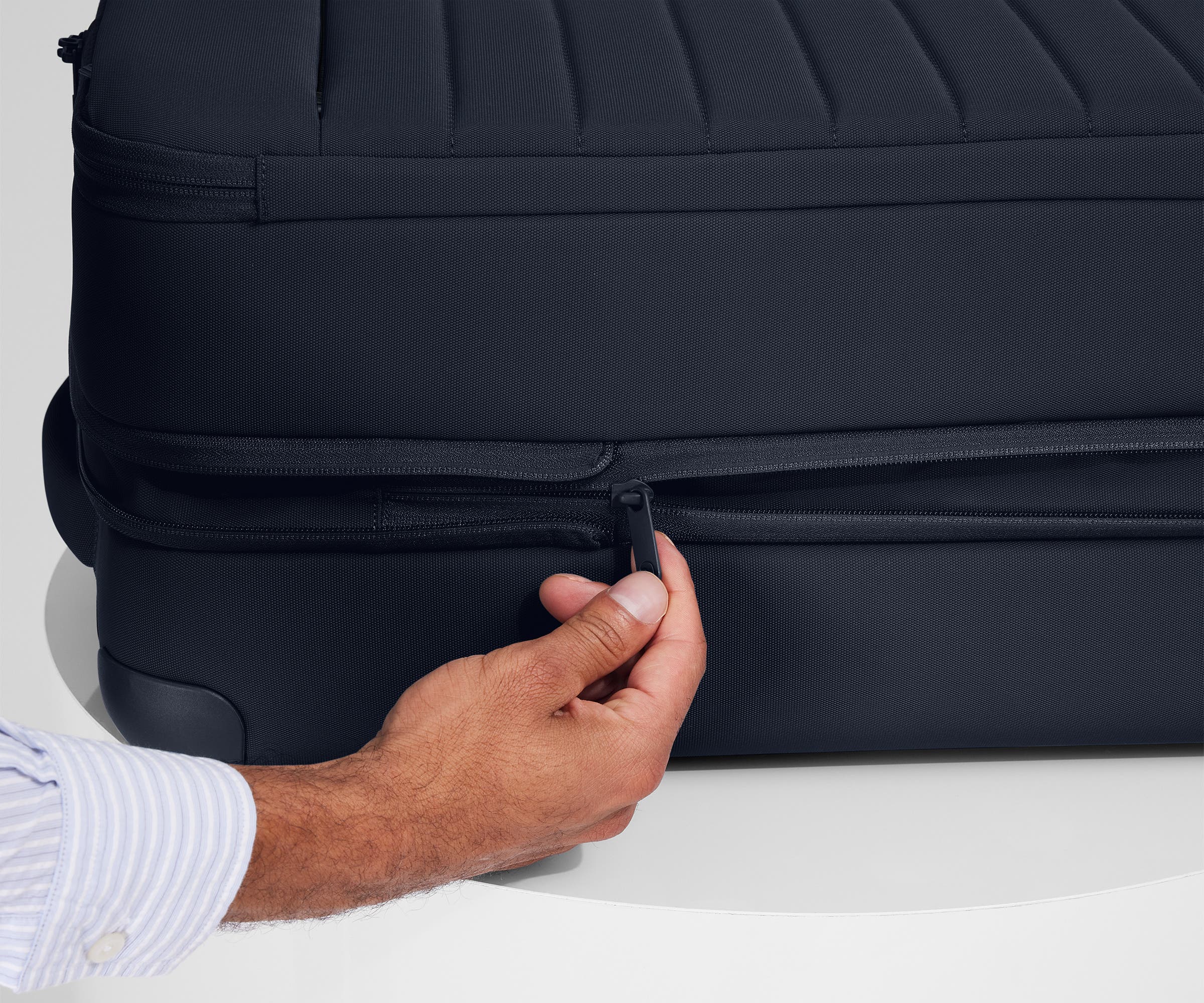 Softside Large in Navy Blue - Image 6