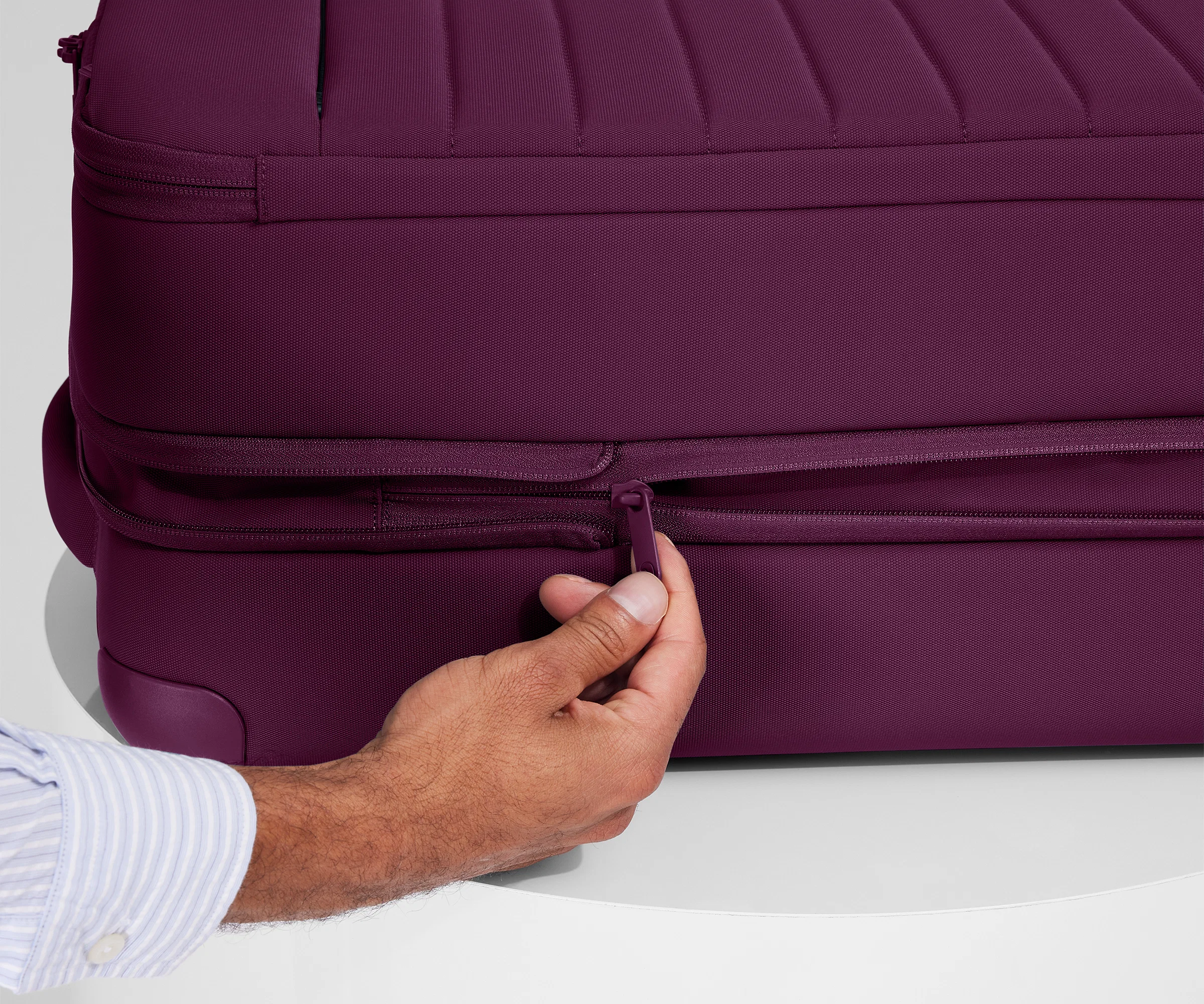 Softside Large in Plum Purple - Image 5