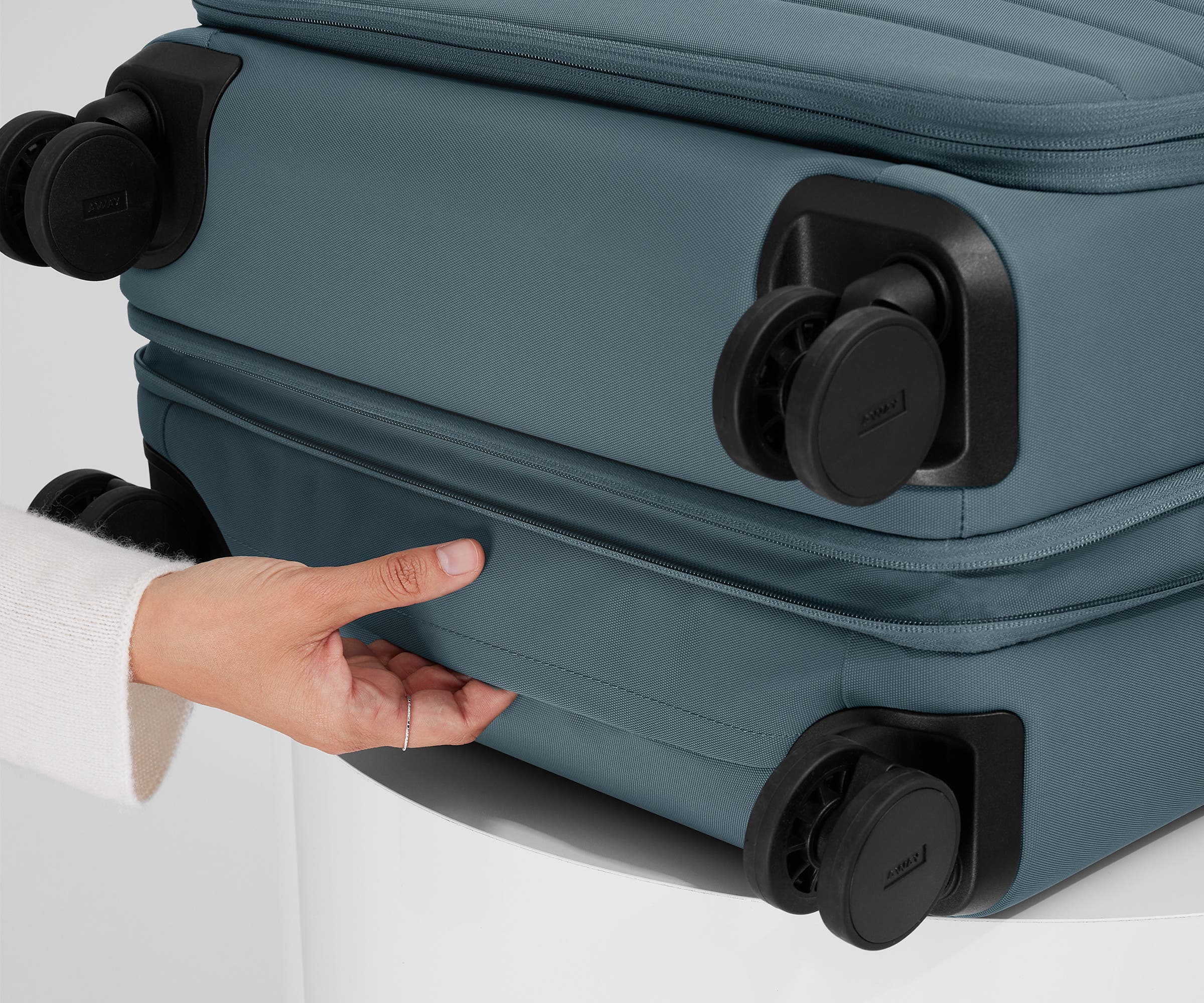 Softside Medium in Coast Blue - Image 8