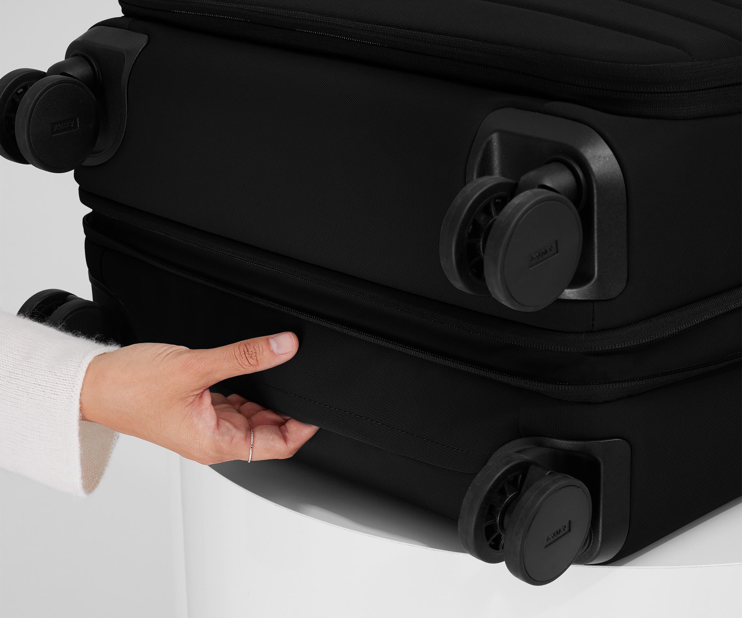Softside Medium in Jet Black - Image 8