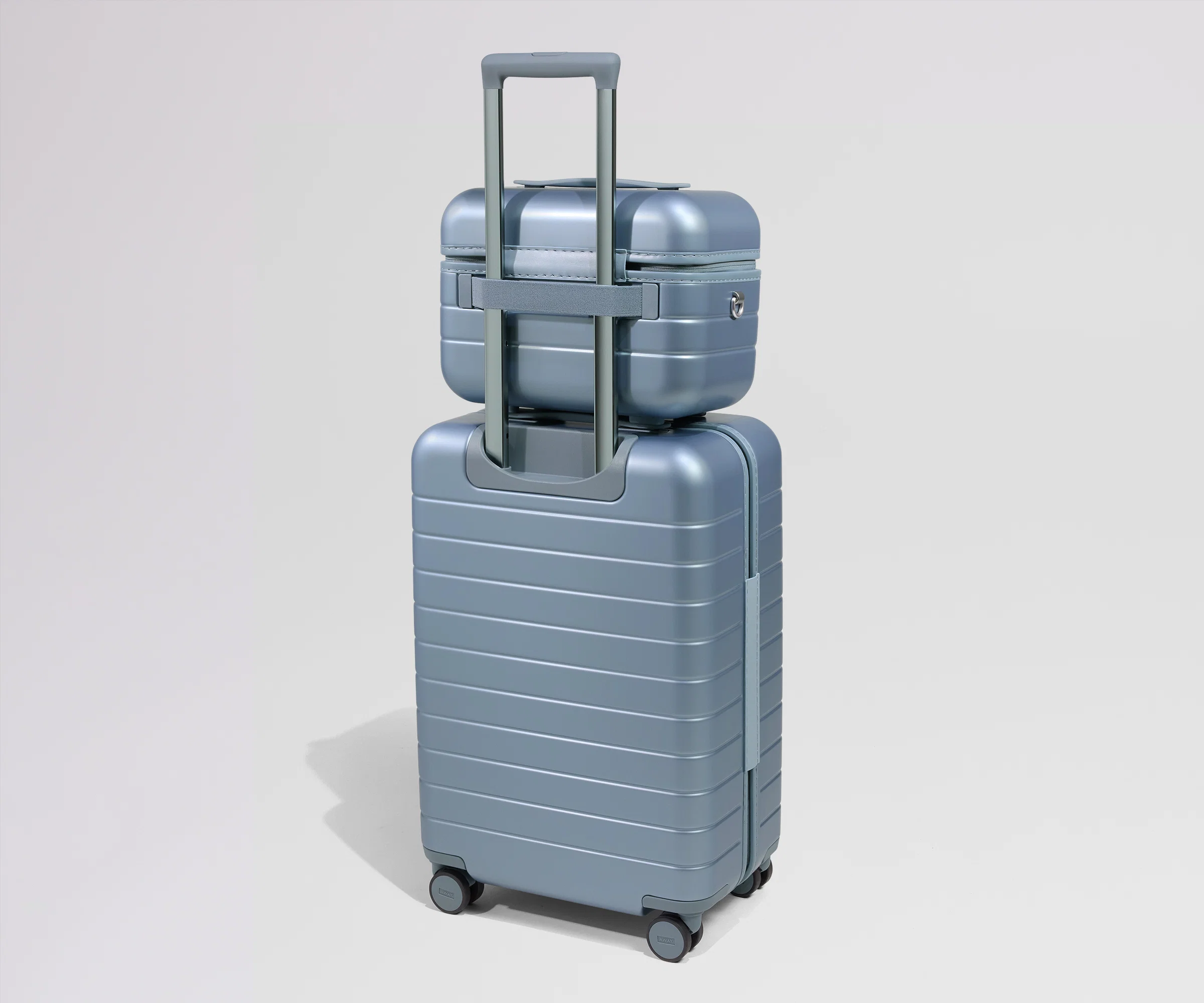 The Train Case in Arctic Blue - Image 4